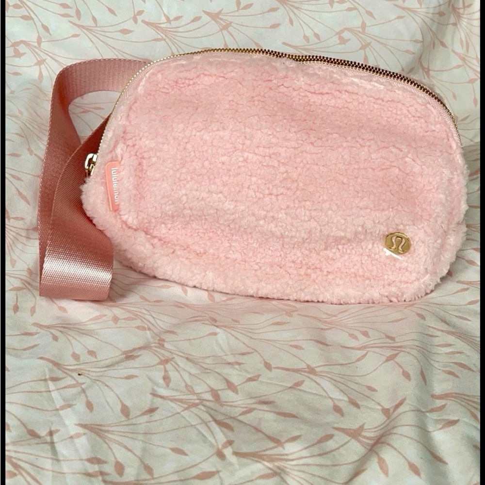 lululemon athletica Soft Pink Sherpa Crossbody Bag MAKE AN OFFER